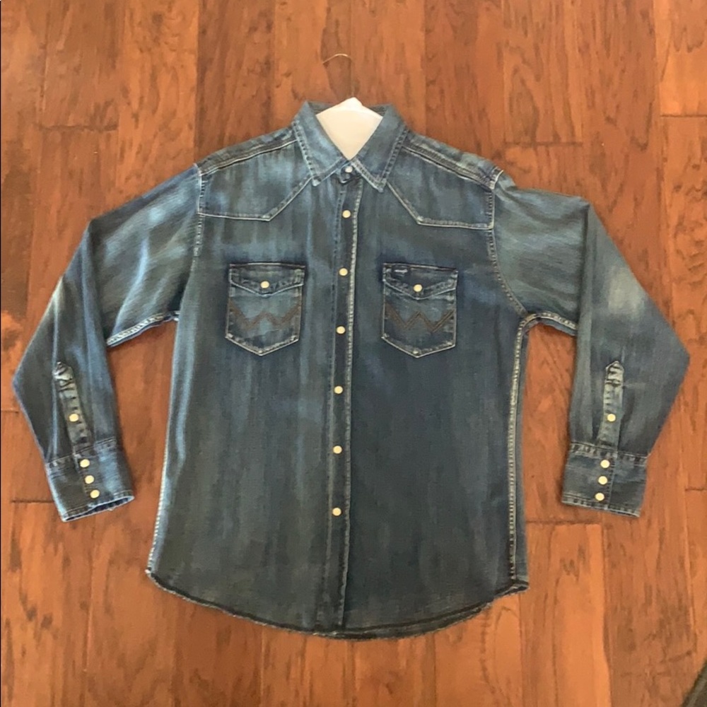 Men’s Wrangler Denim Button Down Shirt